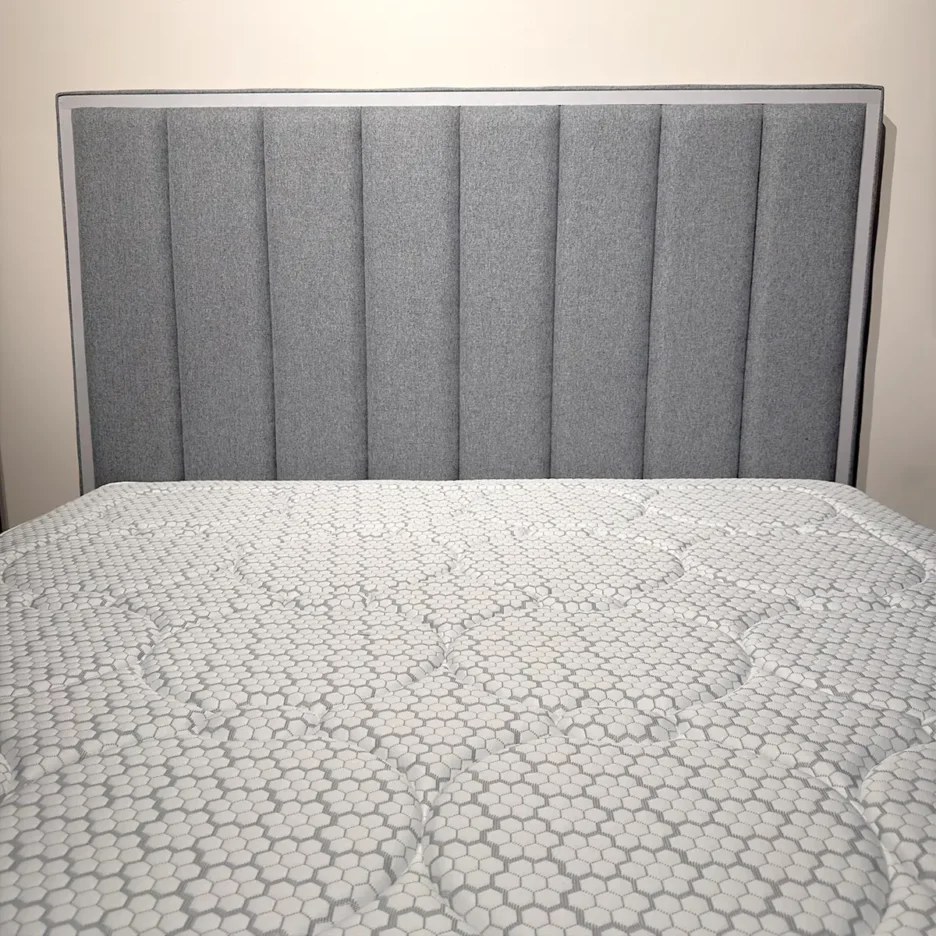 Tête de lit Palmyr d’Atlas Matelas vue de face – design moderne et rembourrage confortable pour lit double