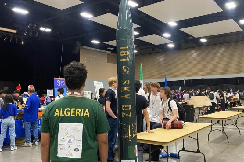 Lancement réussi de la fusée Atakor III par l’équipe SkyDz, représentant l’Université Oran 1 Ahmed Ben Bella et l’Algérie lors de la International Rocket Engineering Competition 2025 aux États-Unis.